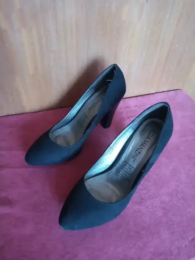 Zapatos de tacón negro para mujer - miniatura 2