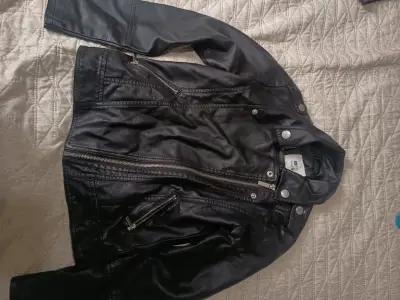 Chaqueta de cuero negra para niña - miniatura 3
