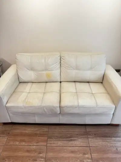Sofá de cuero beige en buen estado - miniatura 4