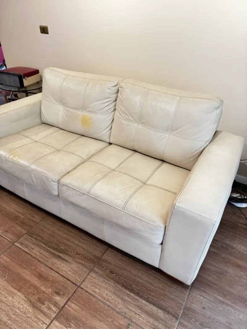 Sofá de cuero beige en buen estado - 5