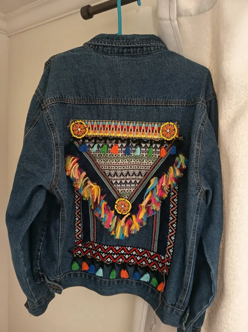 Chaqueta de mezclilla con bordado colorido - 2