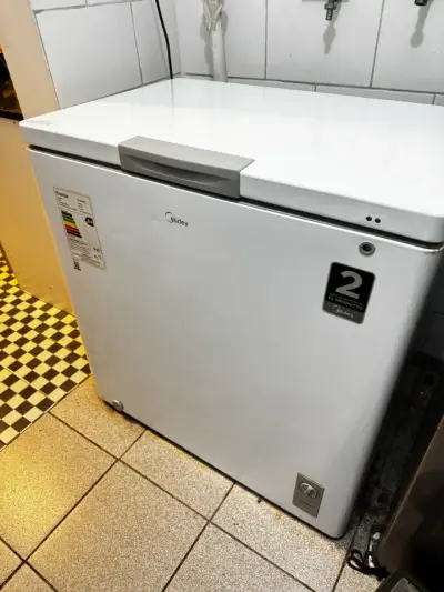 Congelador horizontal Midea en buen estado - miniatura 2