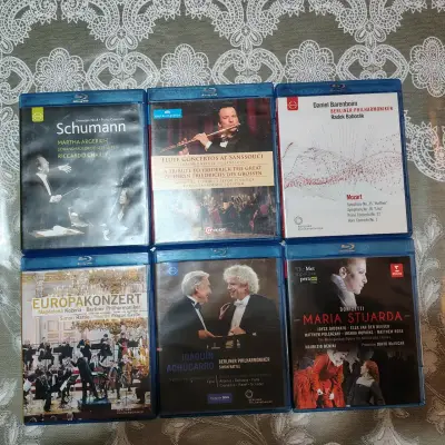 Colección de Blu-rays y DVDs de música clásica y películas - miniatura 1