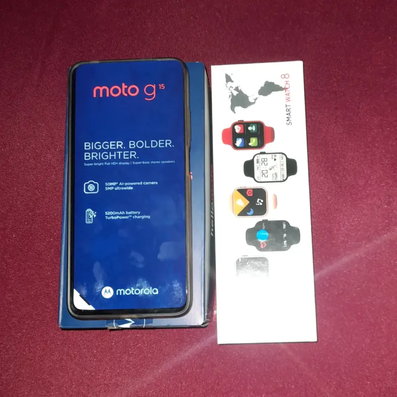 Smartphone Motorola Moto G15 con Smartwatch