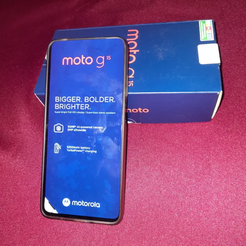 Smartphone Motorola Moto G15 con Smartwatch - 2
