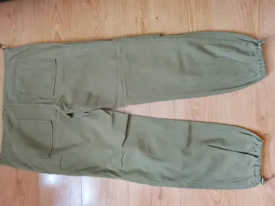 Pantalones cargo verde oliva talla 42 - miniatura 2