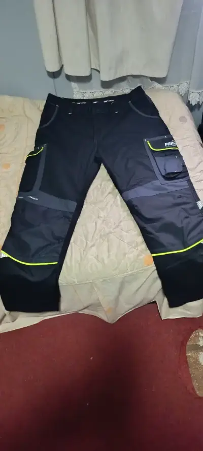 Pantalones de trabajo Puma con bolsillos y detalles reflectantes - miniatura 1