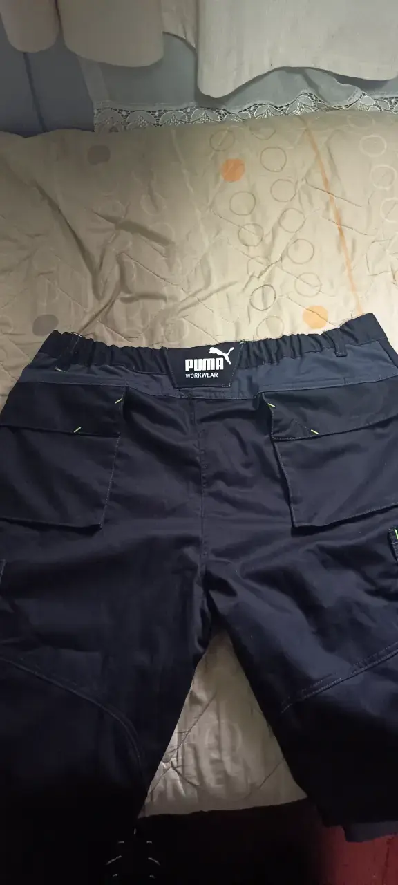 Pantalones de trabajo Puma con bolsillos y detalles reflectantes - 3