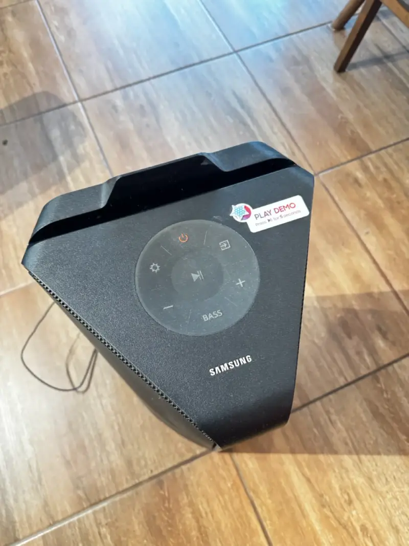Parlante Samsung de alta potencia con control de bajos - 2