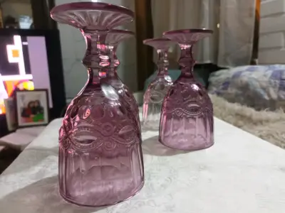 Juego de copas de vidrio decorativas - miniatura 1