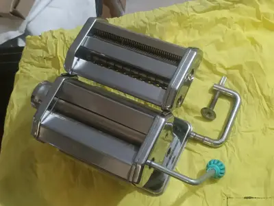 Máquina de pasta manual de acero inoxidable - miniatura 1