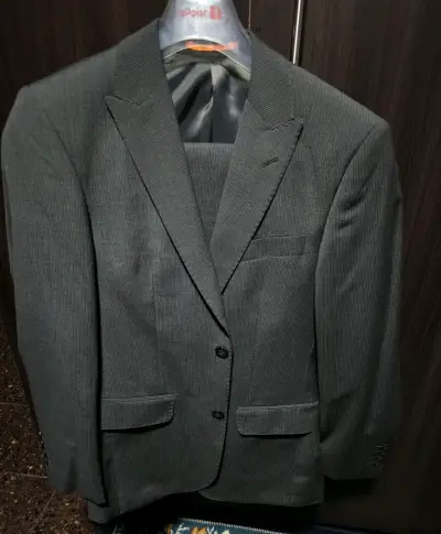 Traje formal gris oscuro para hombre - miniatura 1
