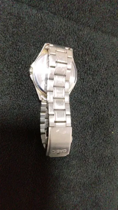 Reloj Casio de acero inoxidable con esfera azul - miniatura 2