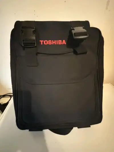 Mochila para laptop Toshiba negra con correas ajustables - miniatura 1