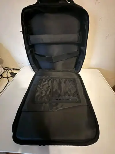 Mochila para laptop Toshiba negra con correas ajustables - miniatura 2