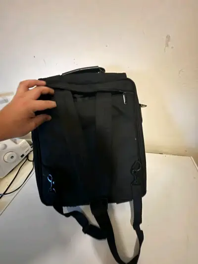 Mochila para laptop Toshiba negra con correas ajustables - miniatura 3