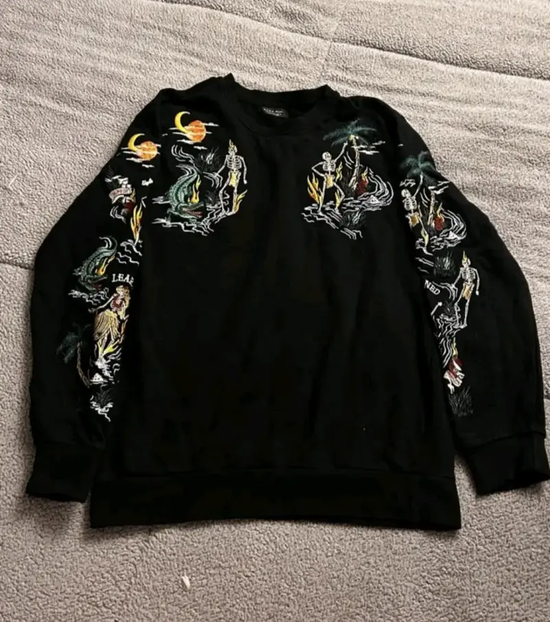 Polerón Zara con bordado de calaveras - 1
