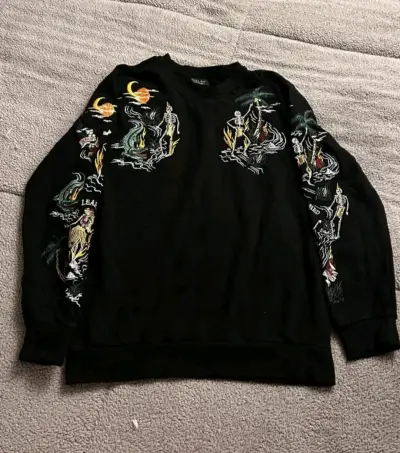 Polerón Zara  con bordado de calaveras - miniatura 1