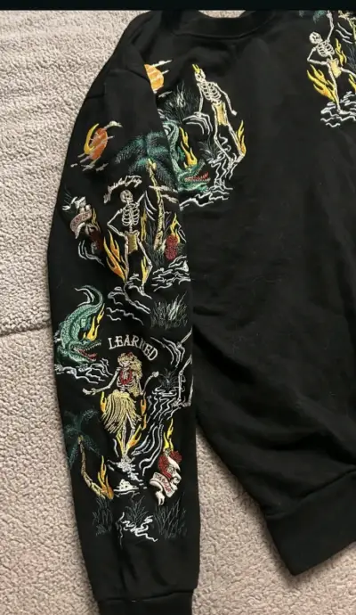 Polerón Zara  con bordado de calaveras - miniatura 2