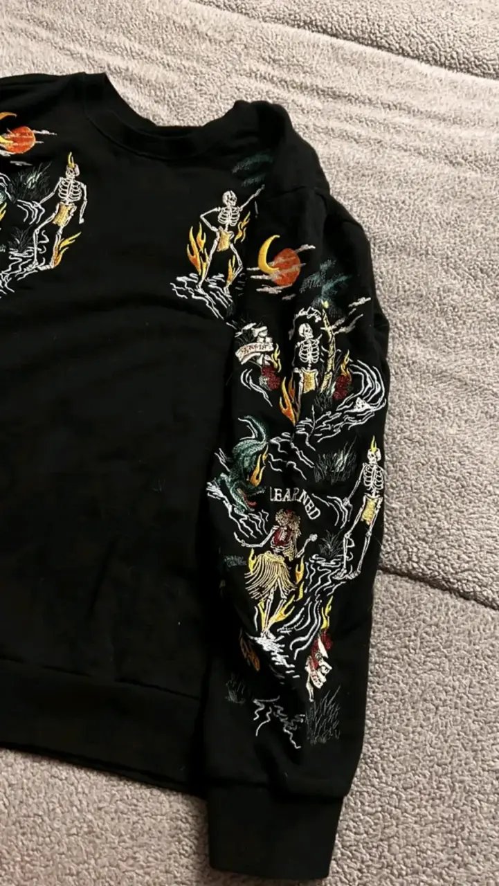 Polerón Zara con bordado de calaveras - 3