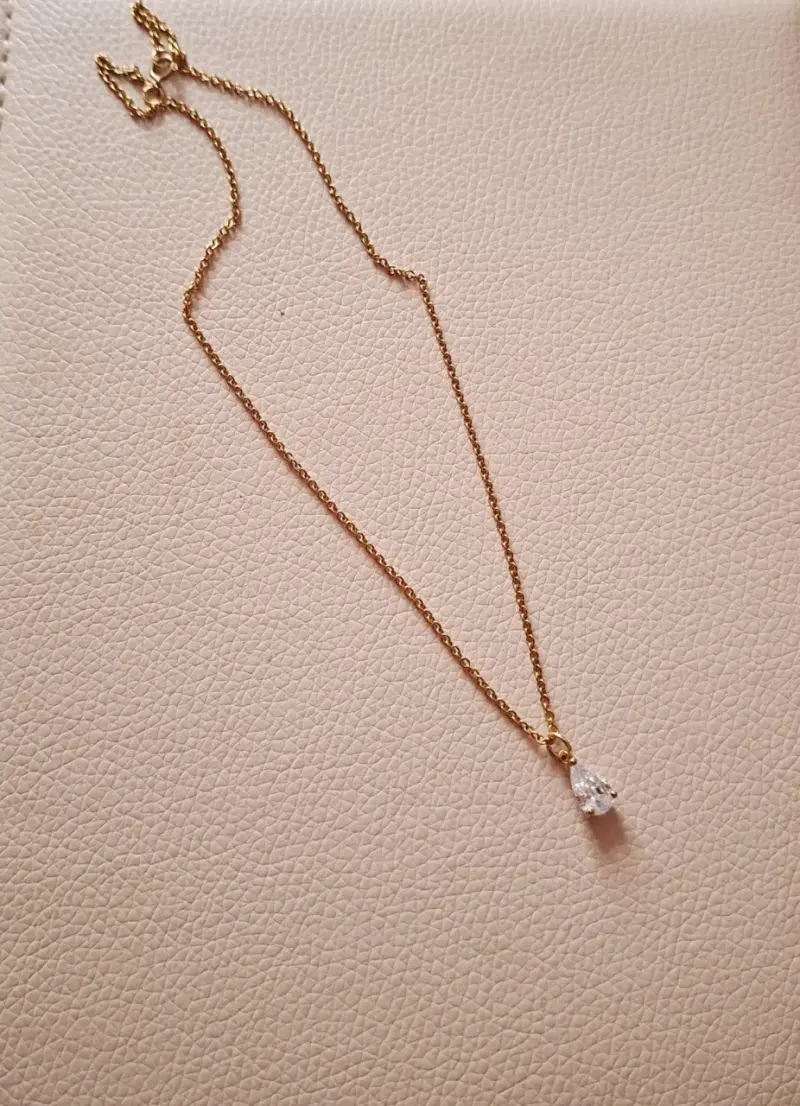 Collar de cadena dorada con colgante de cristal - 2