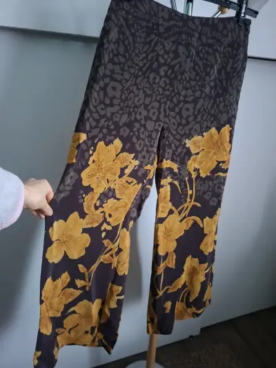 Pantalón Singolare estampado floral marrón y amarillo - miniatura 2