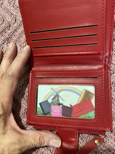 Billetera roja con diseño acolchado - miniatura 5