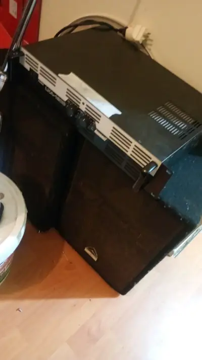 Sistema de sonido profesional con parlantes y mezcladora - miniatura 6