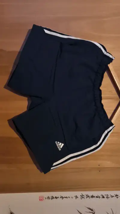 Shorts deportivos Adidas Essentials azul - miniatura 1