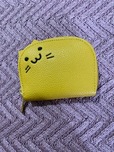Tarjetero amarillo con diseño de gato - miniatura 1