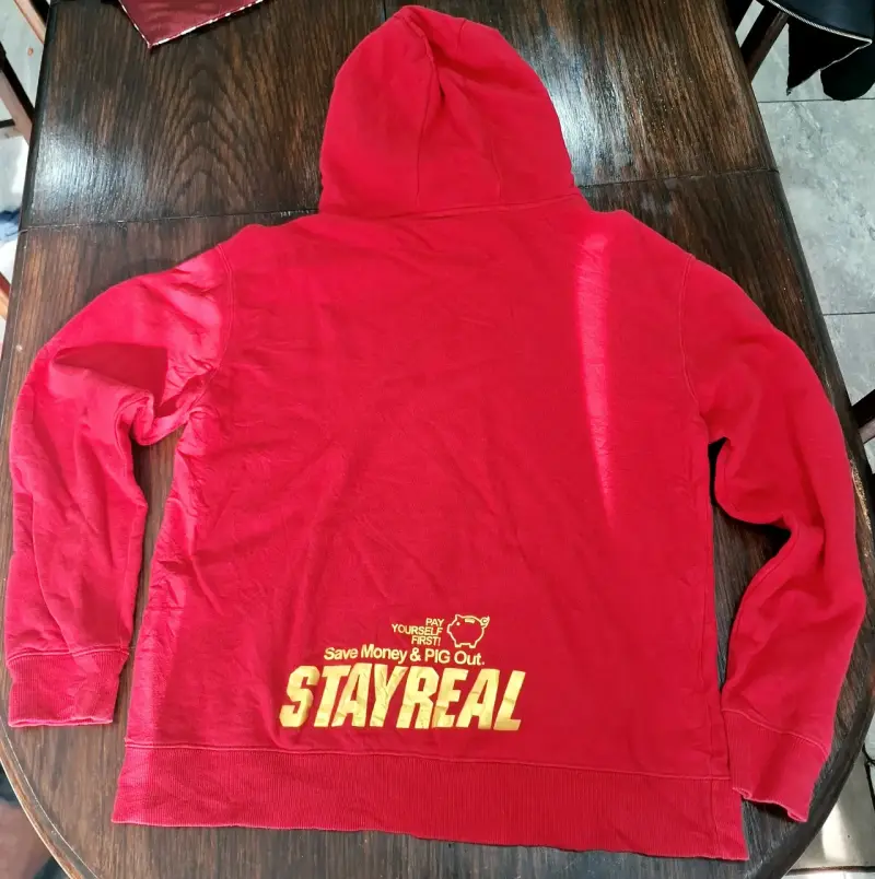Polerón rojo Stay Real con capucha y diseño divertido - 2