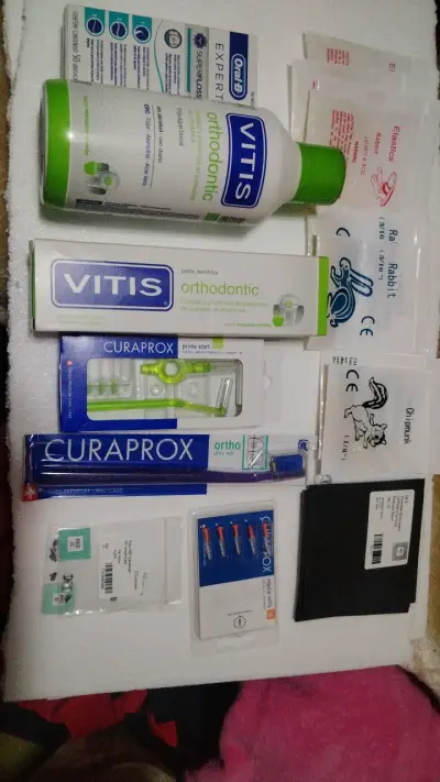 Kit de Higiene Bucal Ortodóntica Vitis y Curaprox - miniatura 1