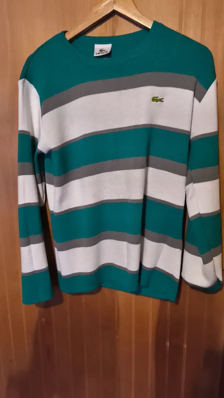 Suéter Lacoste a rayas verde y blanco