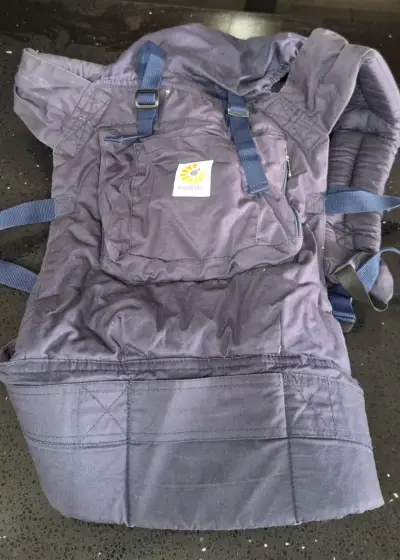 Mochila portabebés Ergobaby azul ajustable - miniatura 2