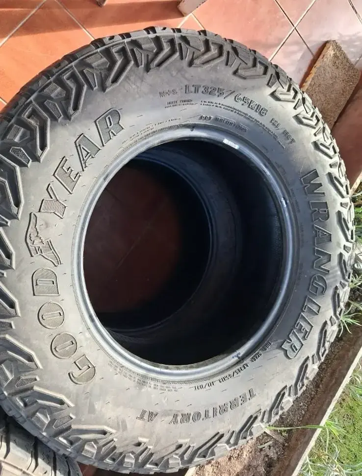 4 Neumáticos Goodyear Wrangler LT325/65R18 - 2