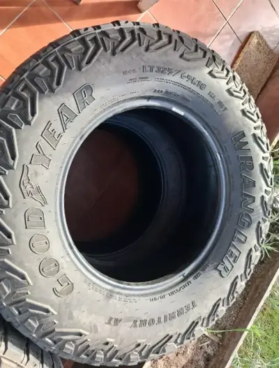 4 Neumáticos Goodyear Wrangler LT325/65R18 - miniatura 2