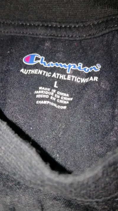 Polera Champion negra con logo multicolor - miniatura 2
