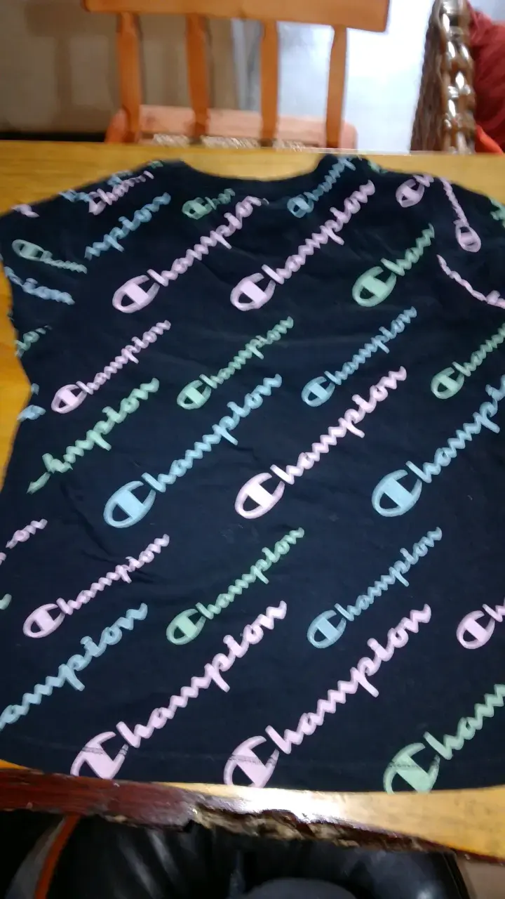 Polera Champion negra con logo multicolor - 3