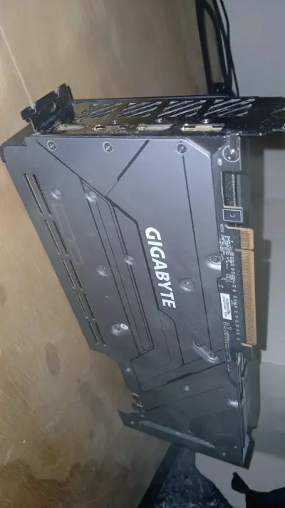 Tarjeta gráfica Gigabyte Radeon RX 7700 XT 12GB - miniatura 3