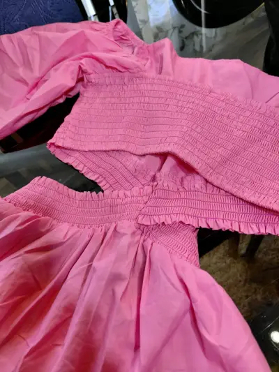 Vestido largo rosa con mangas abullonadas - miniatura 3