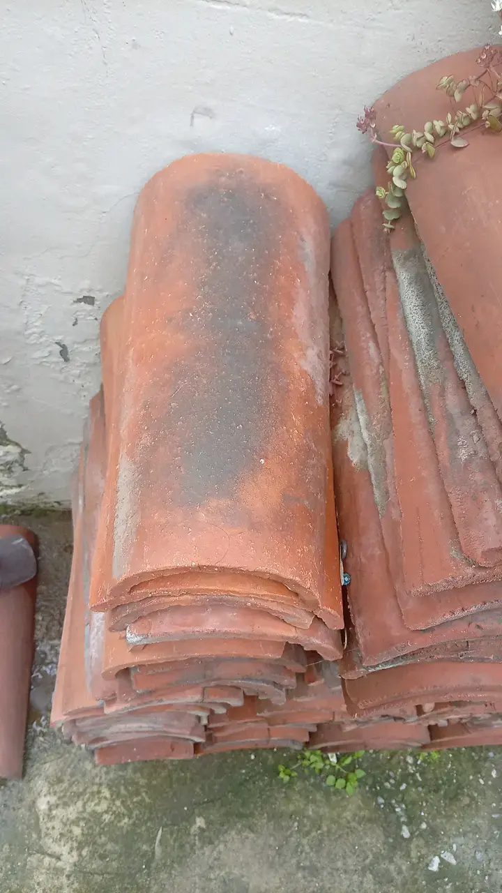 Tejas de arcilla para techos en buen estado - 2