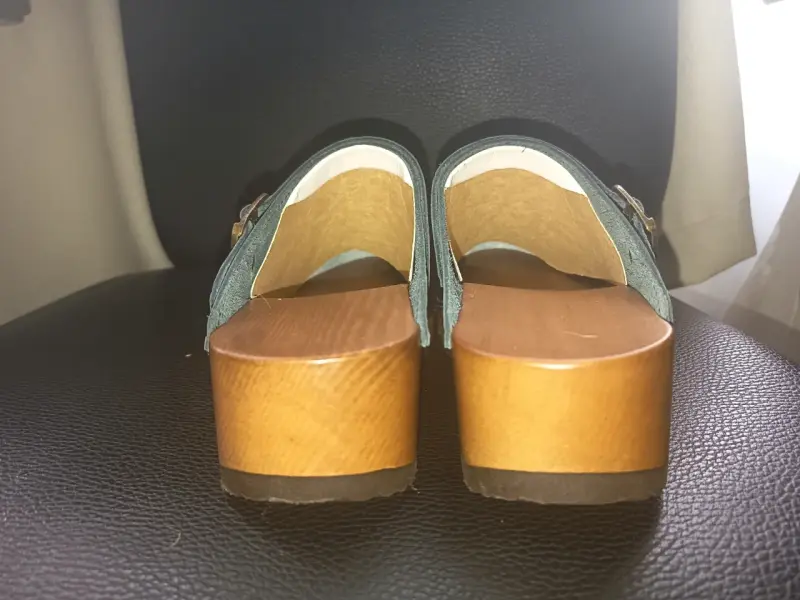 Zuecos de Cuero Negro Kebba - 5