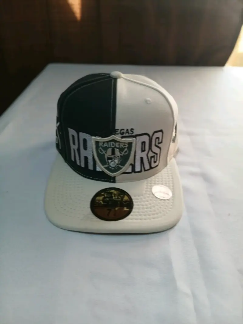 Gorra New Era 59Fifty con diseño deportivo - 2