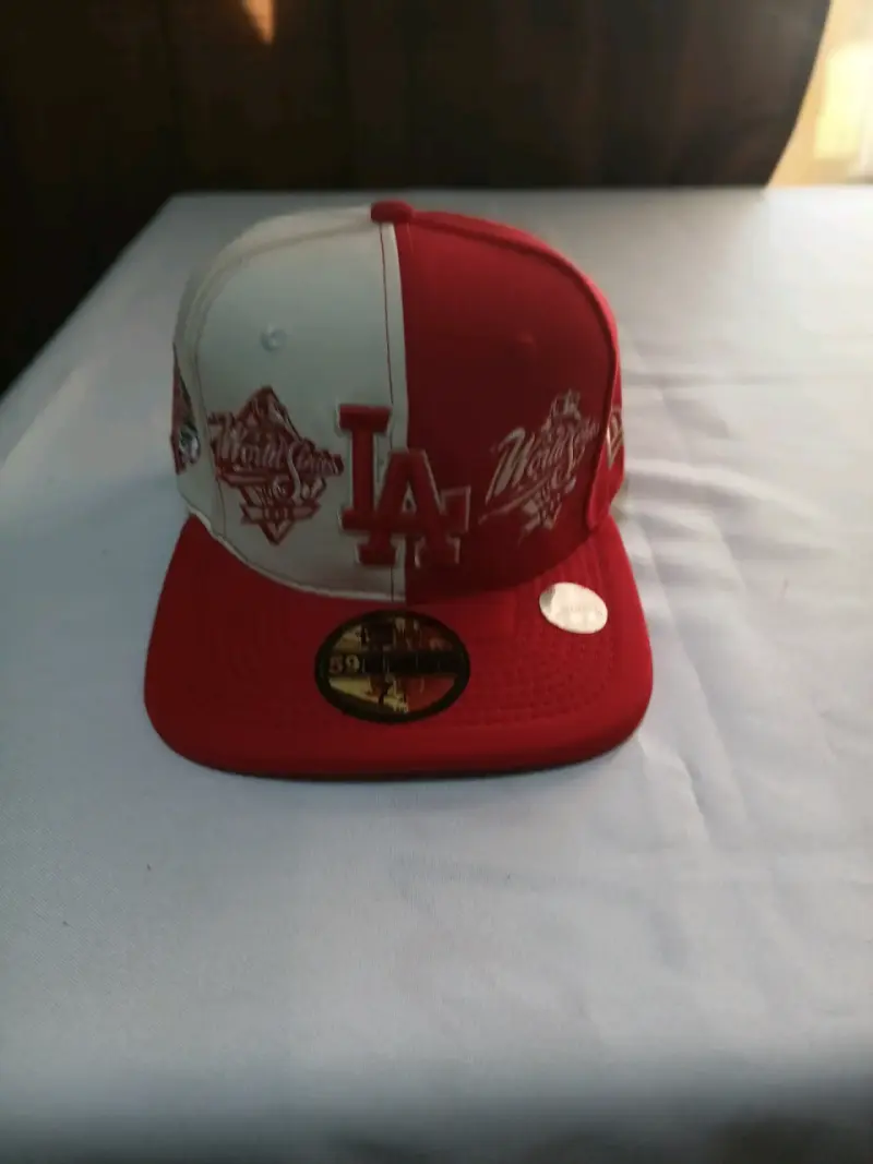 Gorra New Era 59Fifty con diseño deportivo - 3