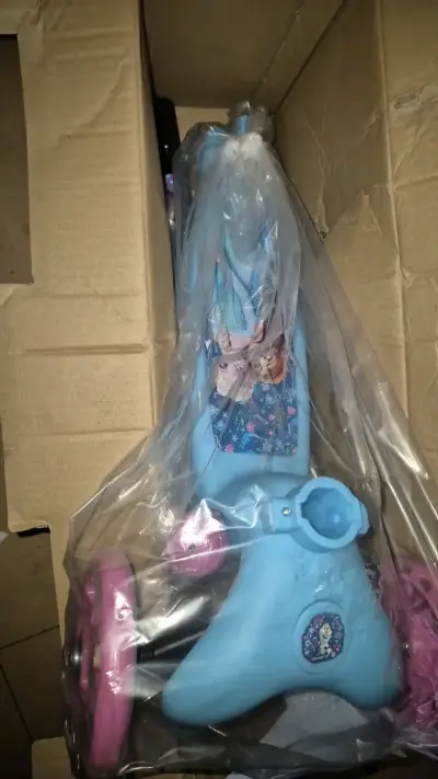 Patinete infantil Disney Frozen con freno trasero - miniatura 4