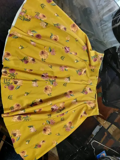 Falda amarilla con estampado floral - miniatura 2