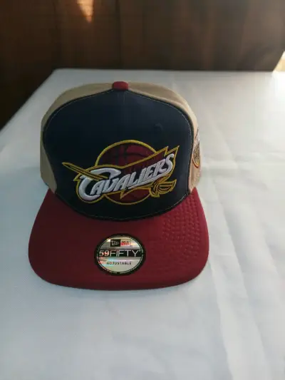 Gorra ajustable con logo Warner Bros y visera amarilla - miniatura 4