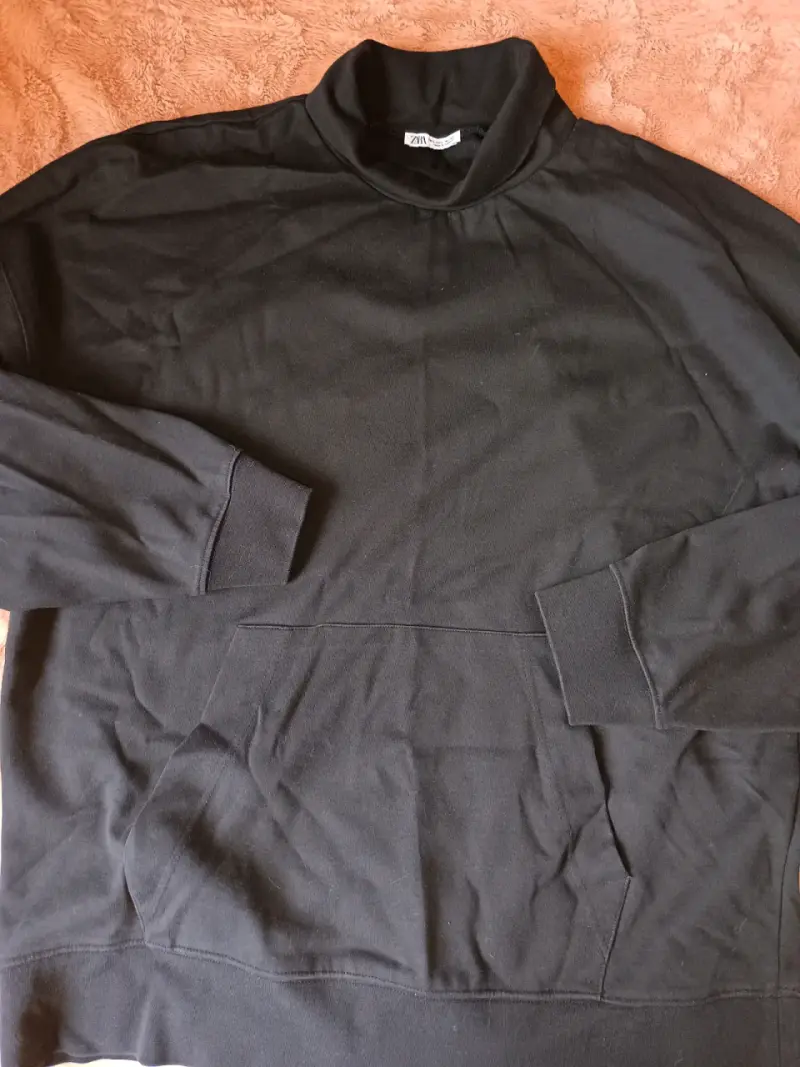 Polerón negro de cuello alto Zara, más polera - 3