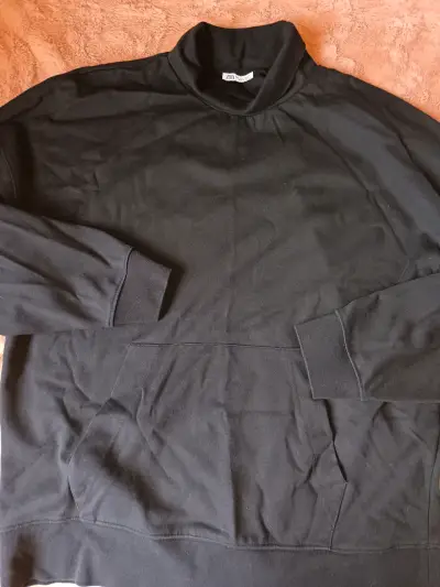 Polerón negro de cuello alto Zara, más polera - miniatura 3