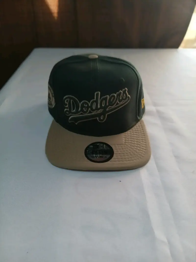 Gorra New Era Dodgers verde y beige - 1
